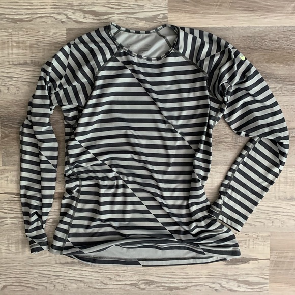 Nike Tops - Nike Dri-Fit sz xl long sleeve with stripes